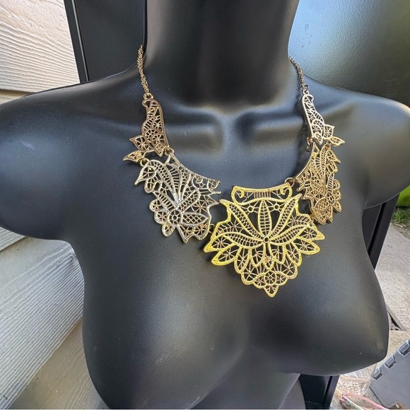 Amrita Singh Gold Filigree Necklace - Picture 6 of 16
